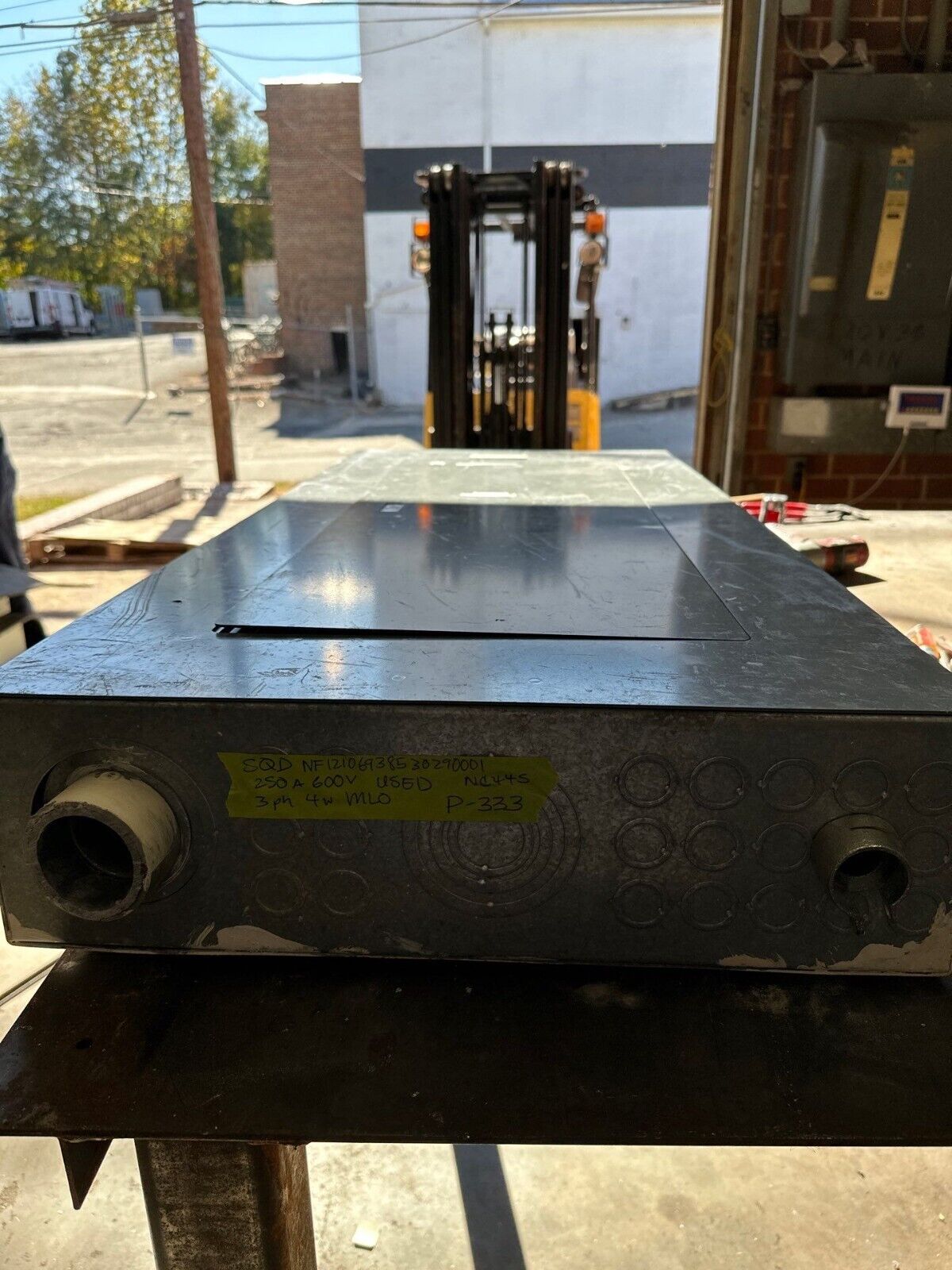 Square D NF Panelboard 250A 600Y/347V 3PH 4WIndoor Encl Main Lug MLO 42 Circuit P333 Used