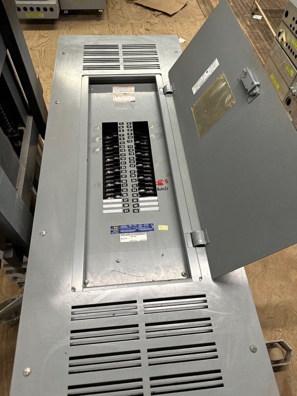 Square D NQOD442L600 NQOD Panelboard 600A 208Y/120V 3PH 4W 42 Circuit MAIN LUG P283 Used