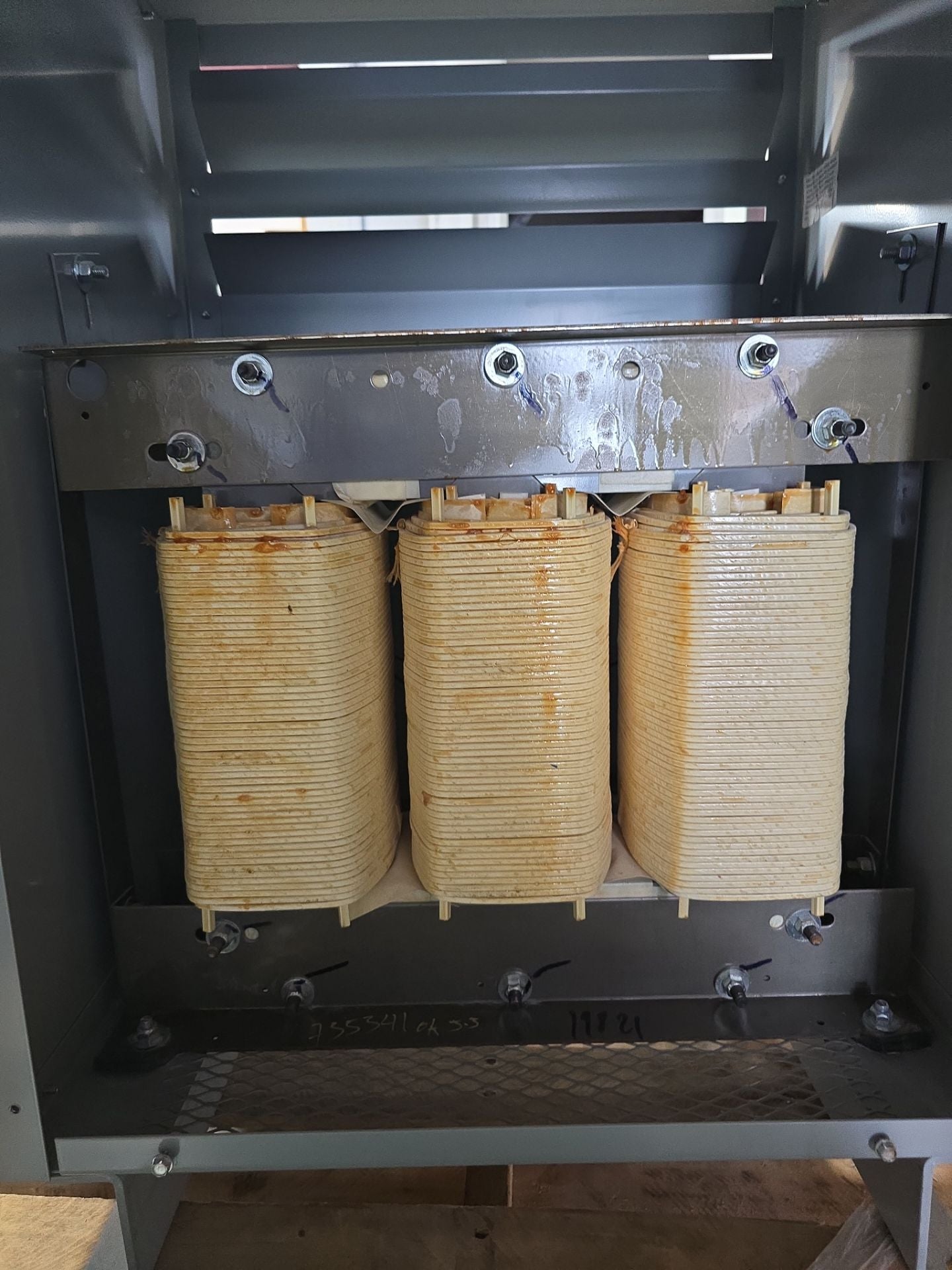 30kVA Eaton V48M28T3016 Transformer 3PH Pri 480V Sec 208/120V Indoor T274 G02S04 Used