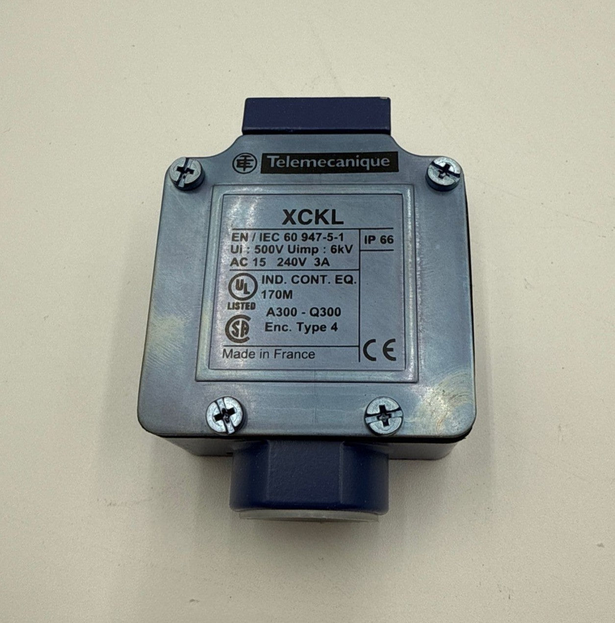 Telemecanique ZCKL1H7 XCKL Metal Limit Switch Body 2-Pole 1 NC 1 NO 1/2" NPT New