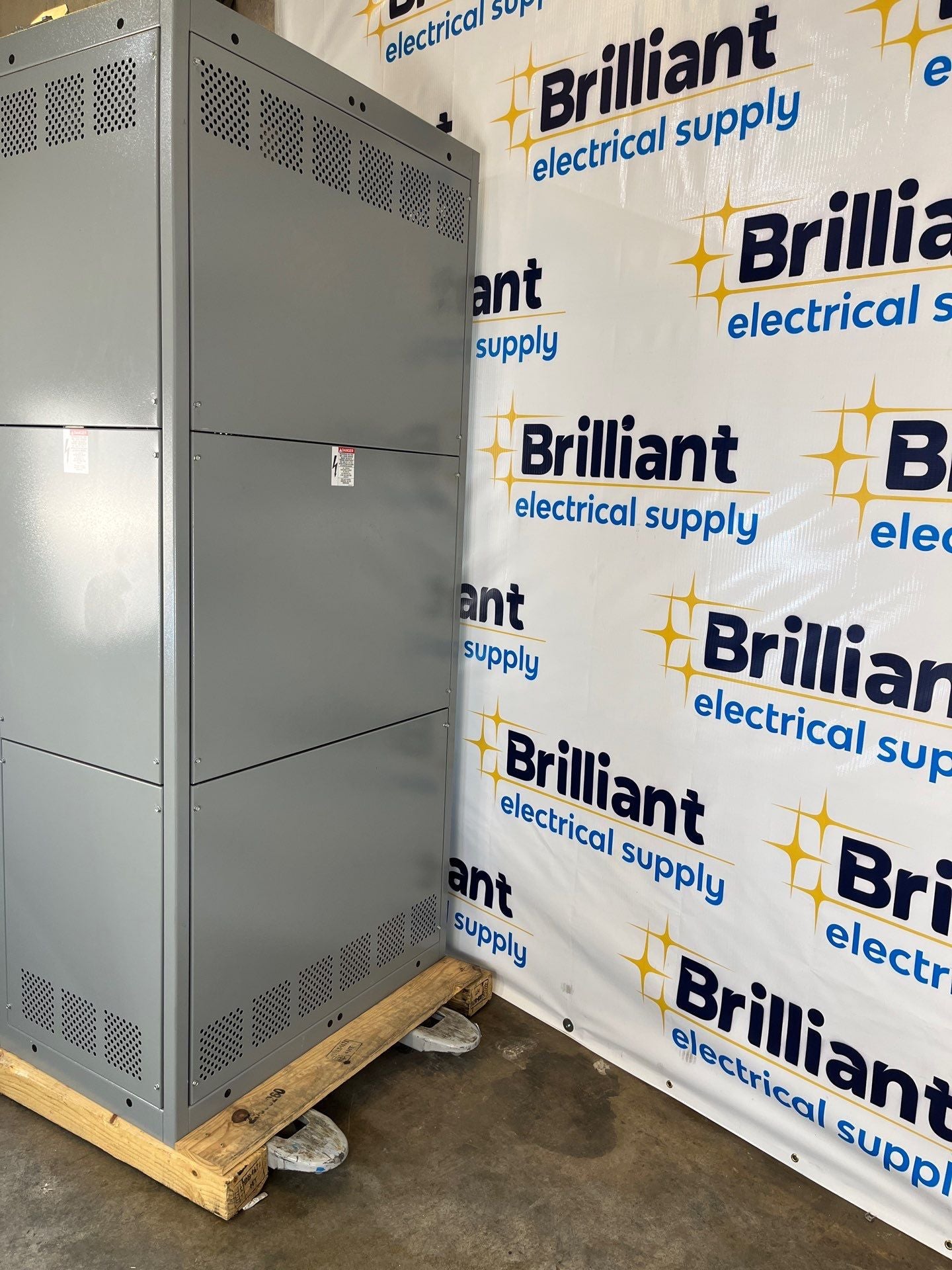 ABB ReliaGear SB Switchboard 1000A 208/120V 3PH 4W 1000 Amp MLO Used