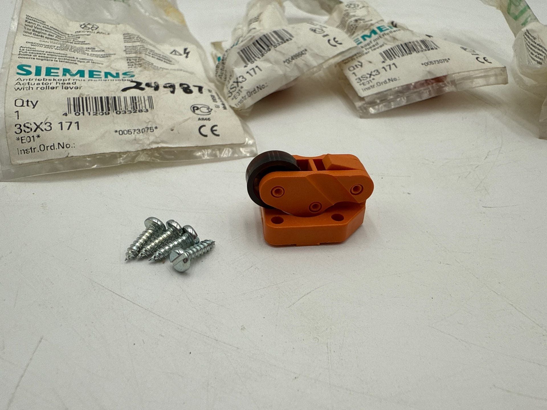 Siemens 3SX3 171 Actuator Head Pivot Arm Angle Roller Lever 10A 600V New