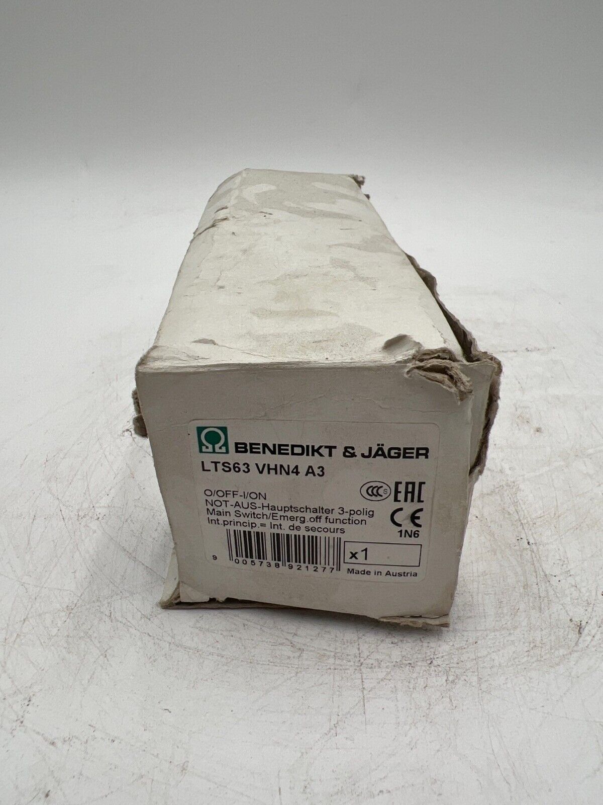 Bendikt and Jagar LTS63VHN4A3 New