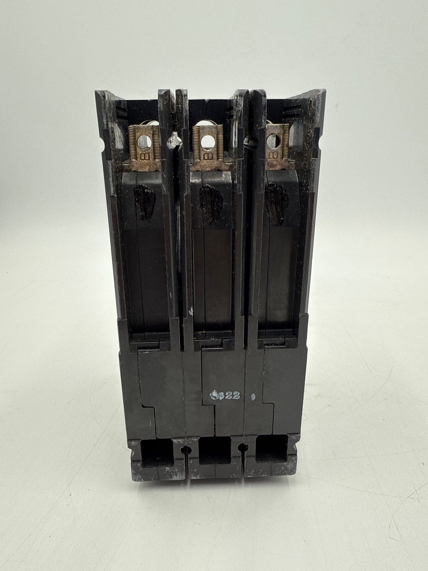 Siemens HHED63B030 Circuit Breaker 30A 3P 600V HHED Bolt On 30 Amp 3 Pole Used