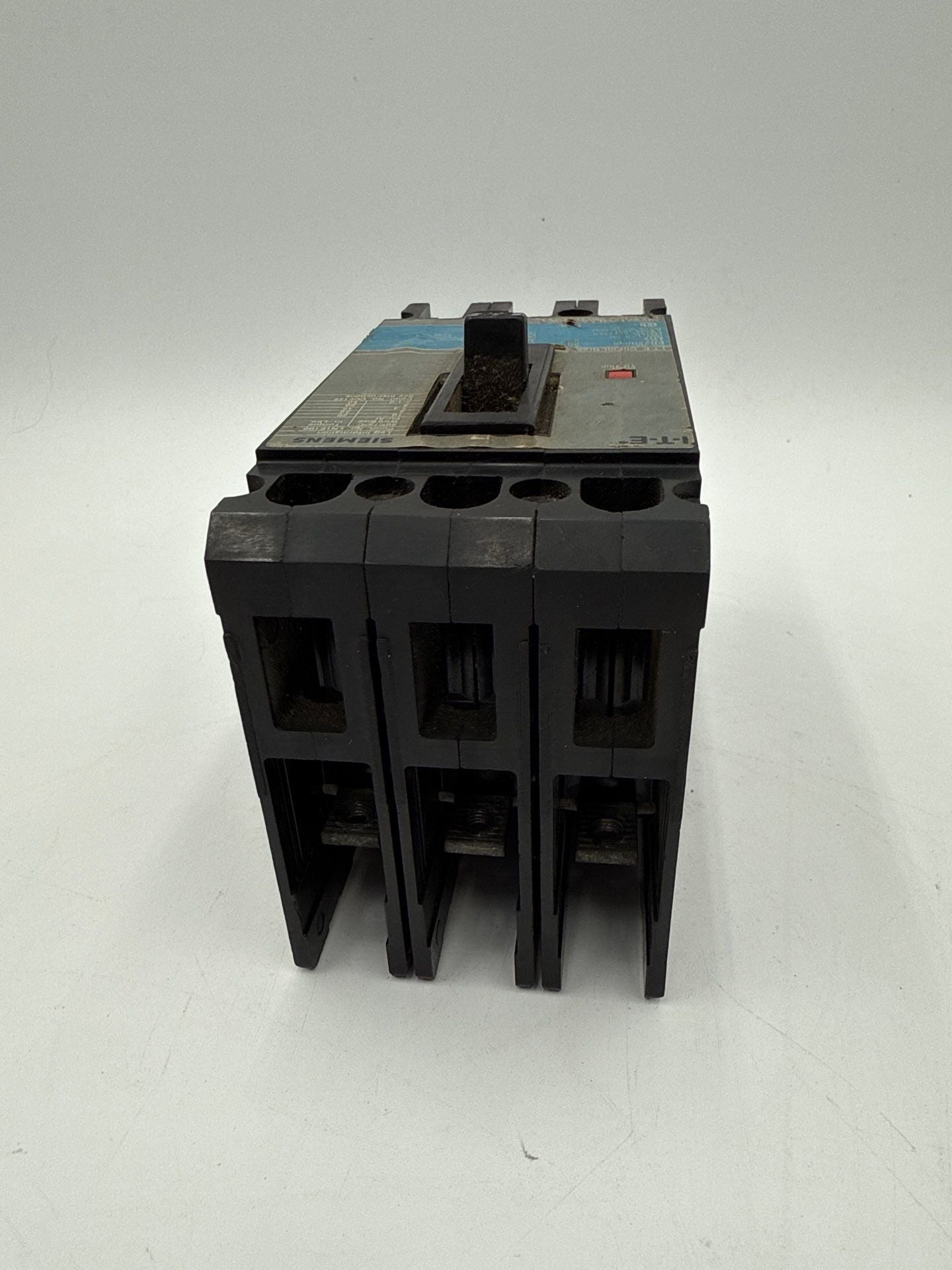 Siemens ITE ED23B030 Circuit Breaker 30A 3P 240V ED2 30 Amp 3 Pole Used