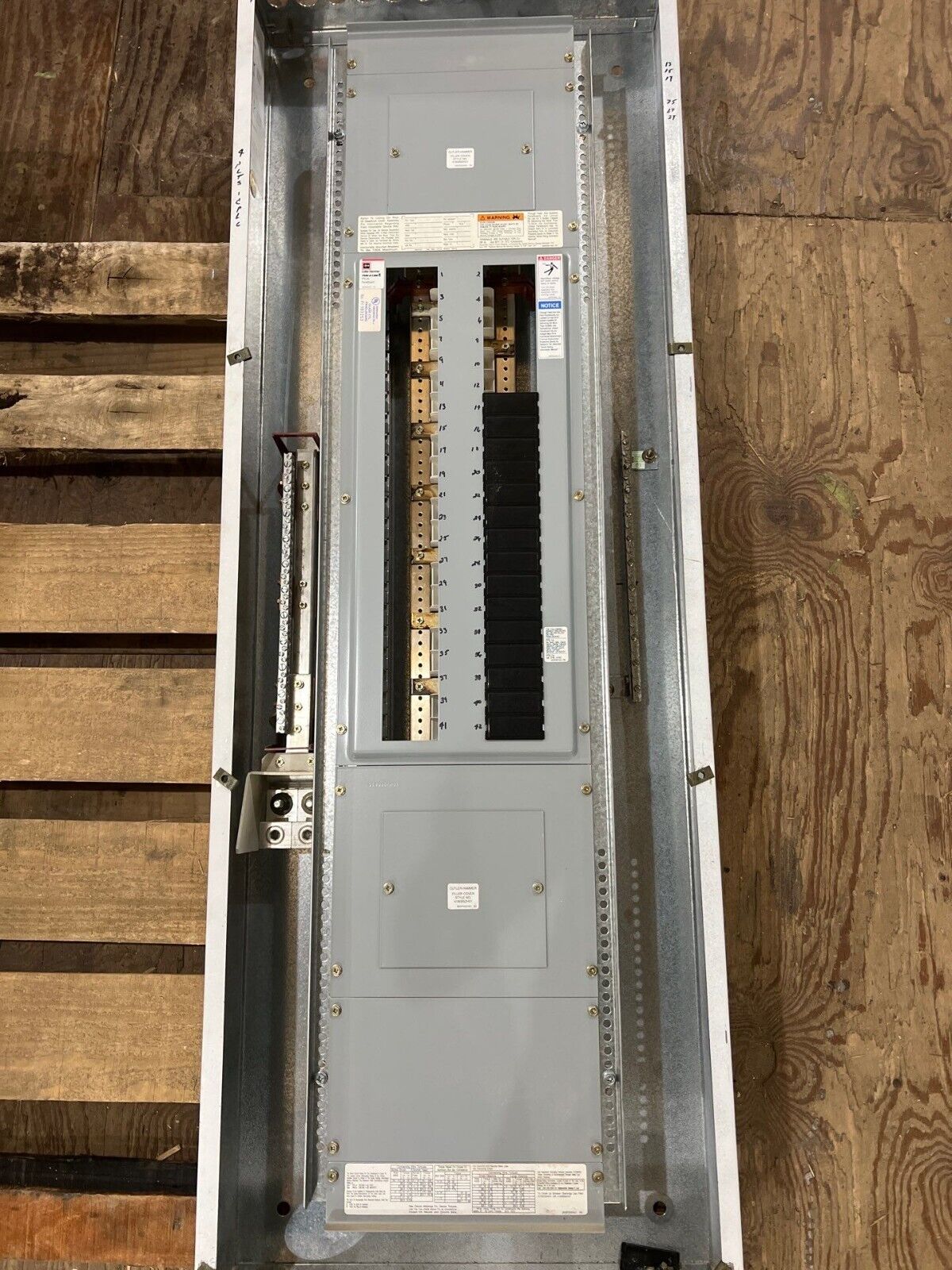 CH PRL2A Panelboard 225A 480/277V 3PH 4W 42 Circuit MLO Main Lug Indoor 225 Amp P679 Used