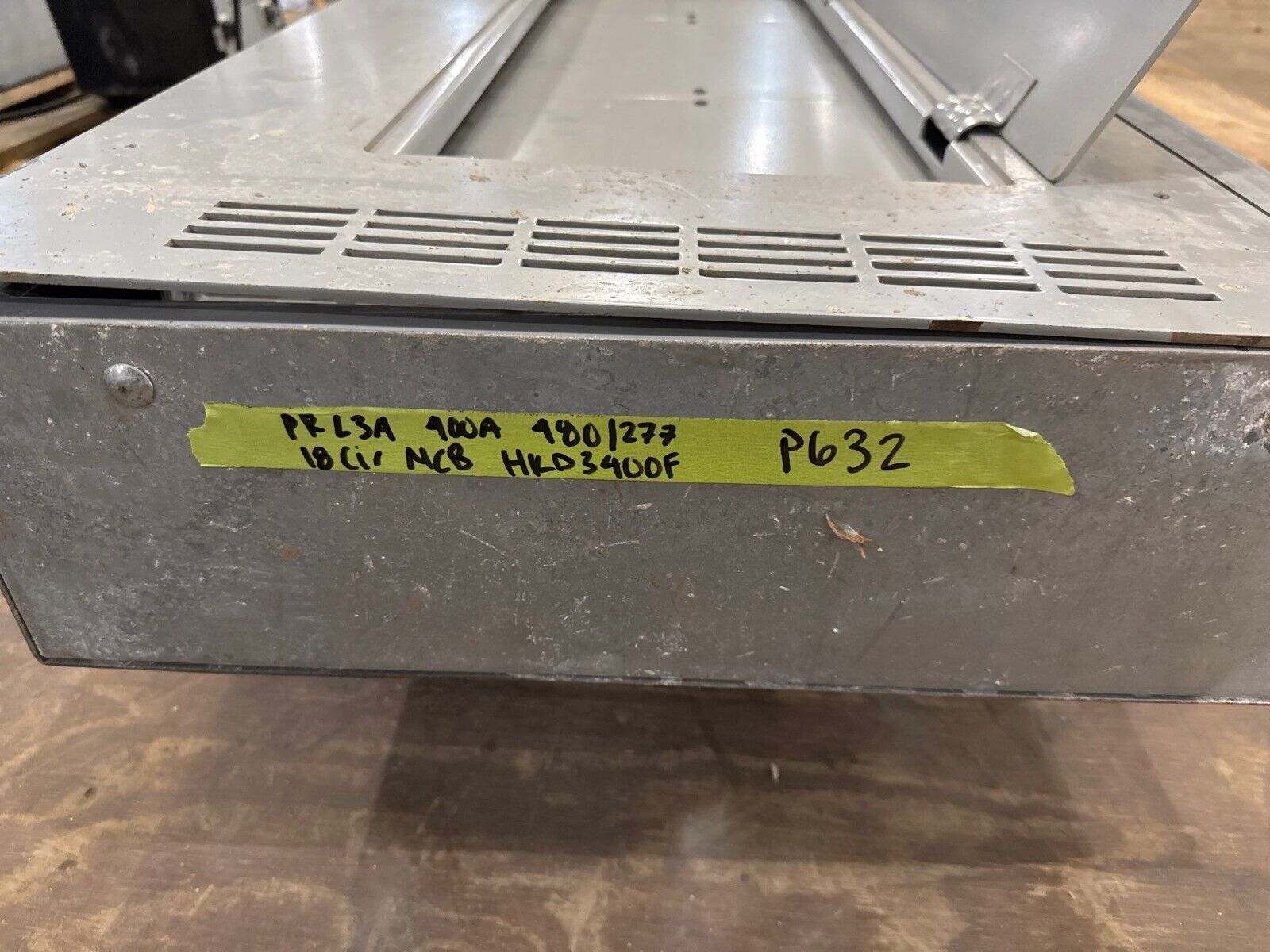 Eaton PRL3A Panelboard 400A 480/277V 3PH 4W 18 Cir Indoor Encl MCB HKD3400F P632 Used