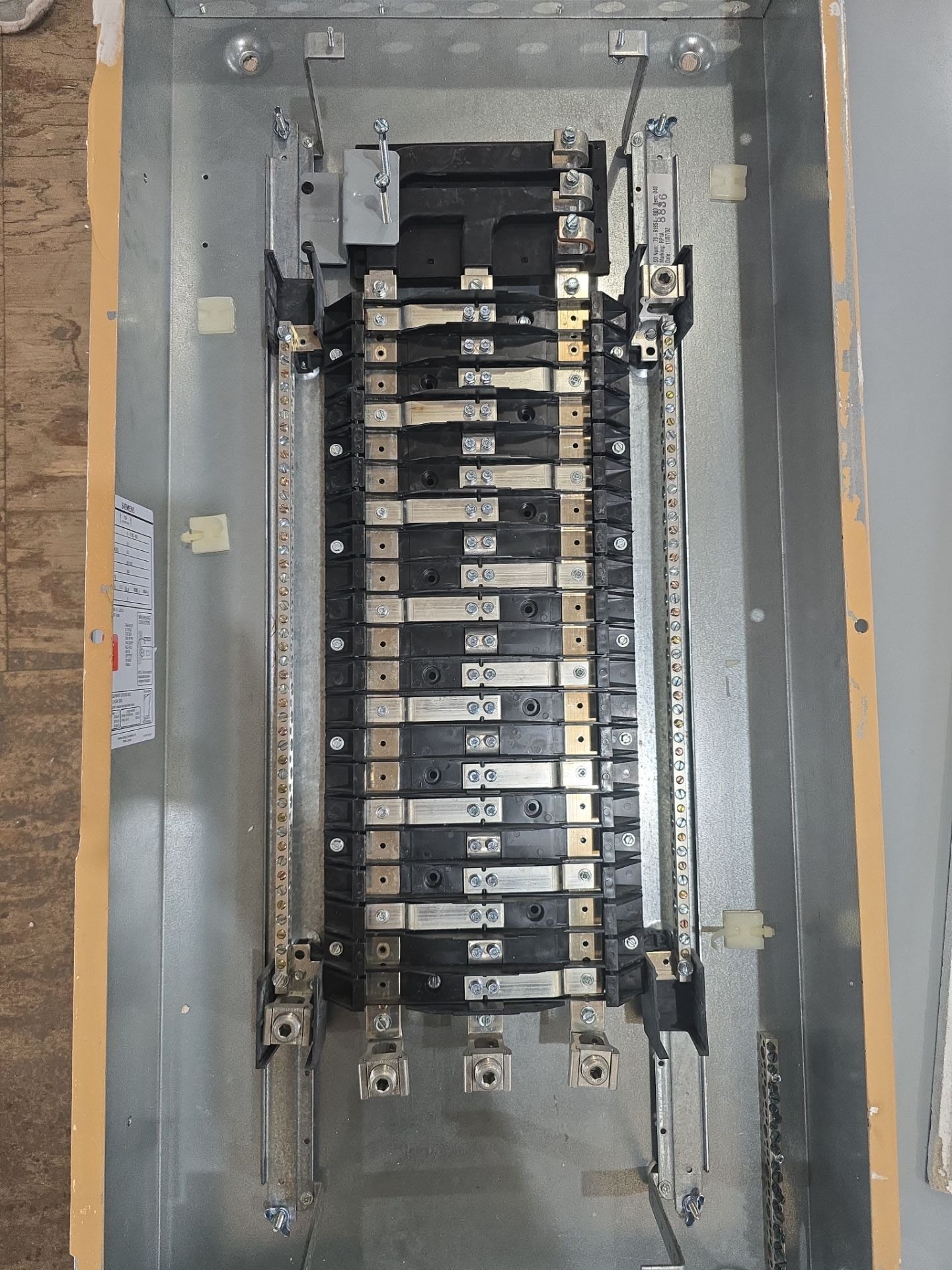 Siemens P1 P1C42QH225ATF Panelboard 225A 208/120V 3PH 4W 225 Amp Panel 42Cir MCB Used