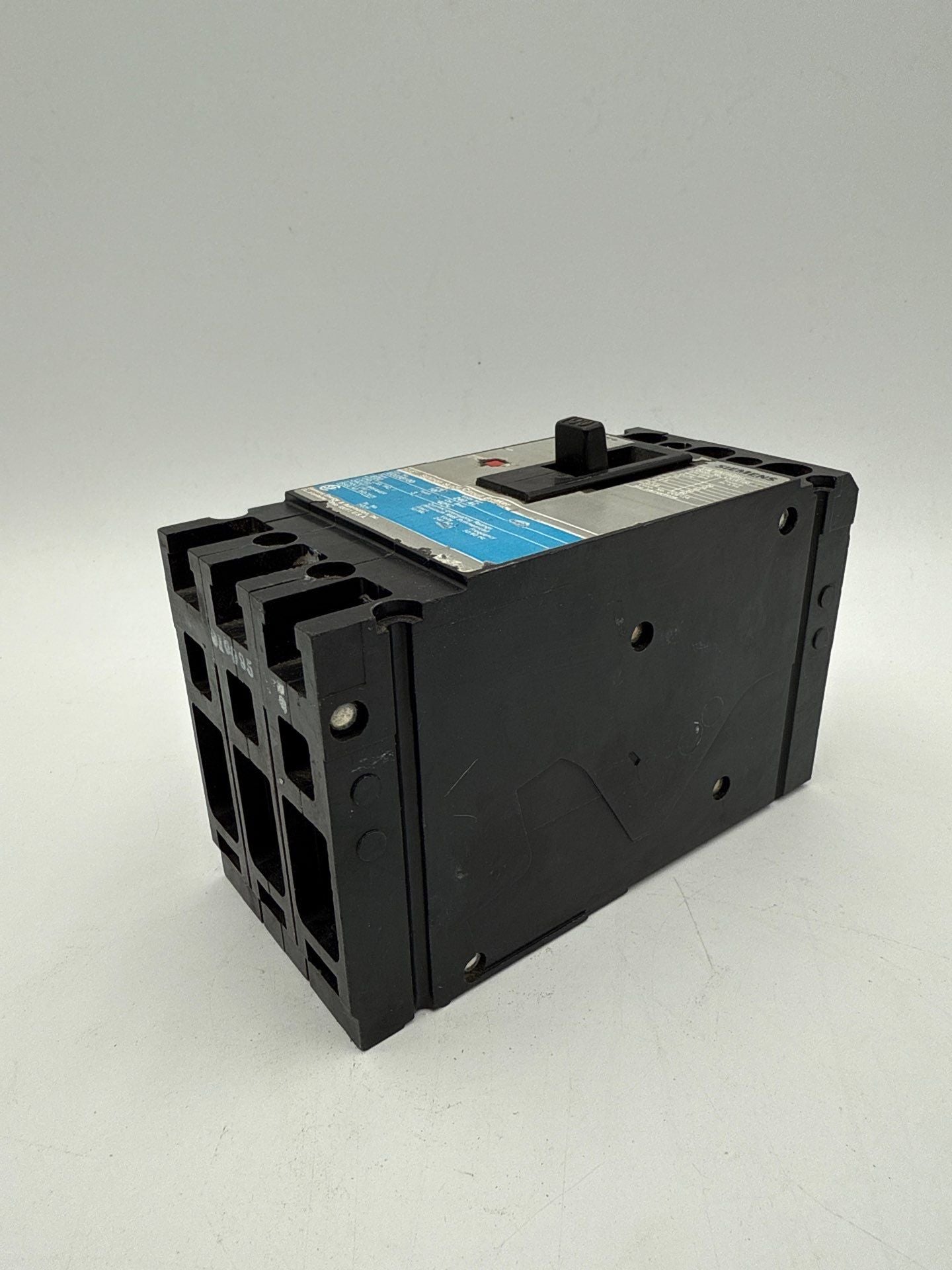 Siemens ITE ED23B100 Circuit Breaker 100A 3P 240V ED2 100 Amp 3 Pole Used