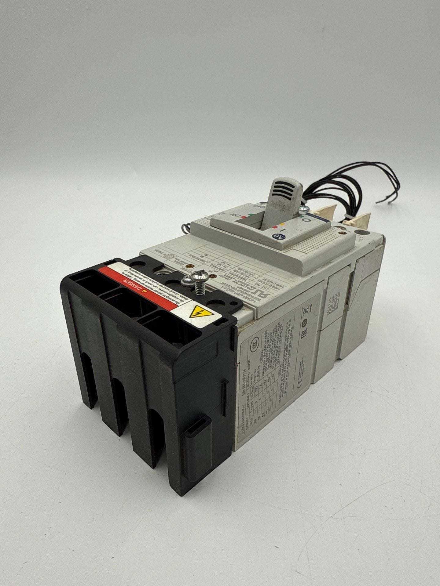 Allen Bradley 140MG-G8P-B30-KA Circuit Breaker 3A 3P 600V 3PH 140MG 3 Amp Used