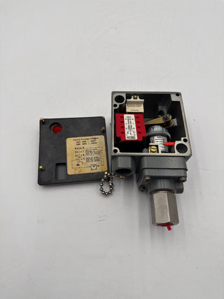 Square D 9012 GCW-1 Pressure Switch Adjustable 20-1000PSIG 480V 10A 9012GCW1 New