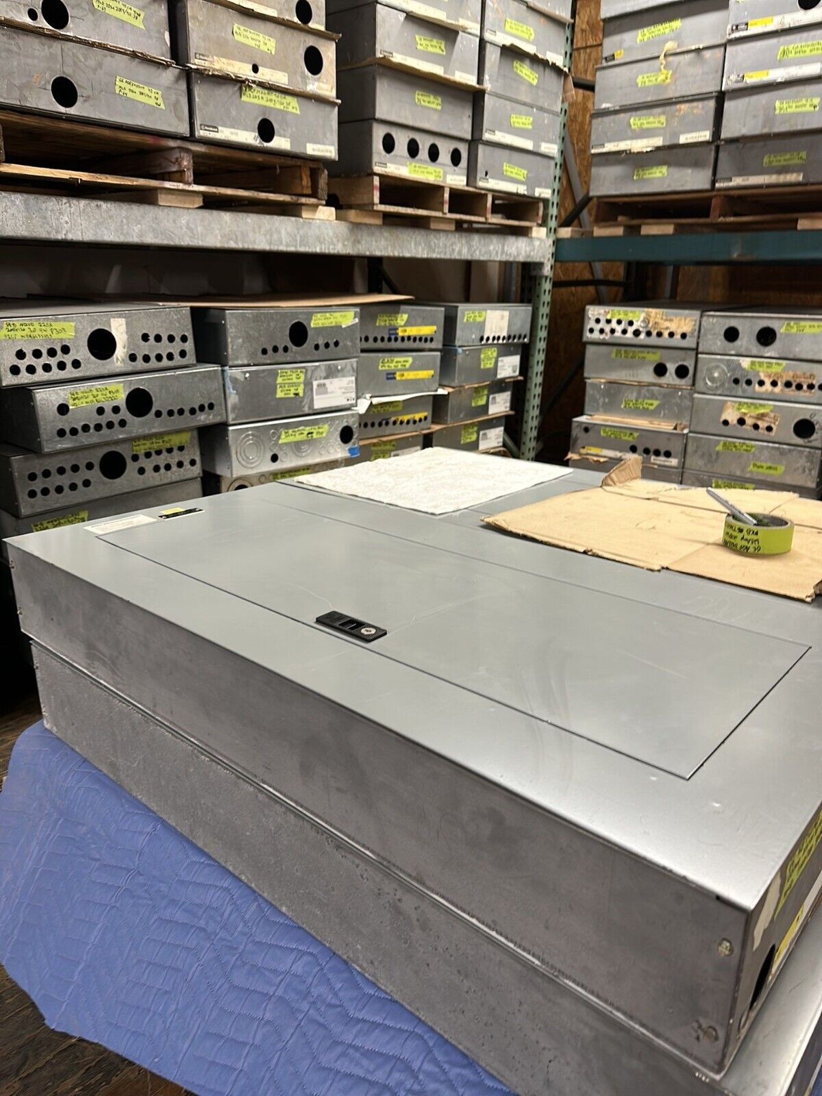 GE AQF3421ABX Panelboard 125A 208Y/120V 3PH 4W 42 CIR MCB THQB32100 Indoor Encl P012 Used