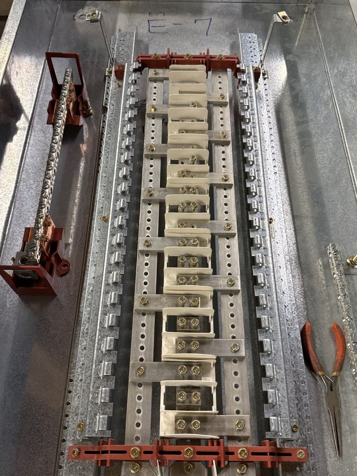 Cutler Hammer PRL1A Panelboard 100A 120/208V 3PH 4W Main EHD3100 MCB Indoor P682 Used