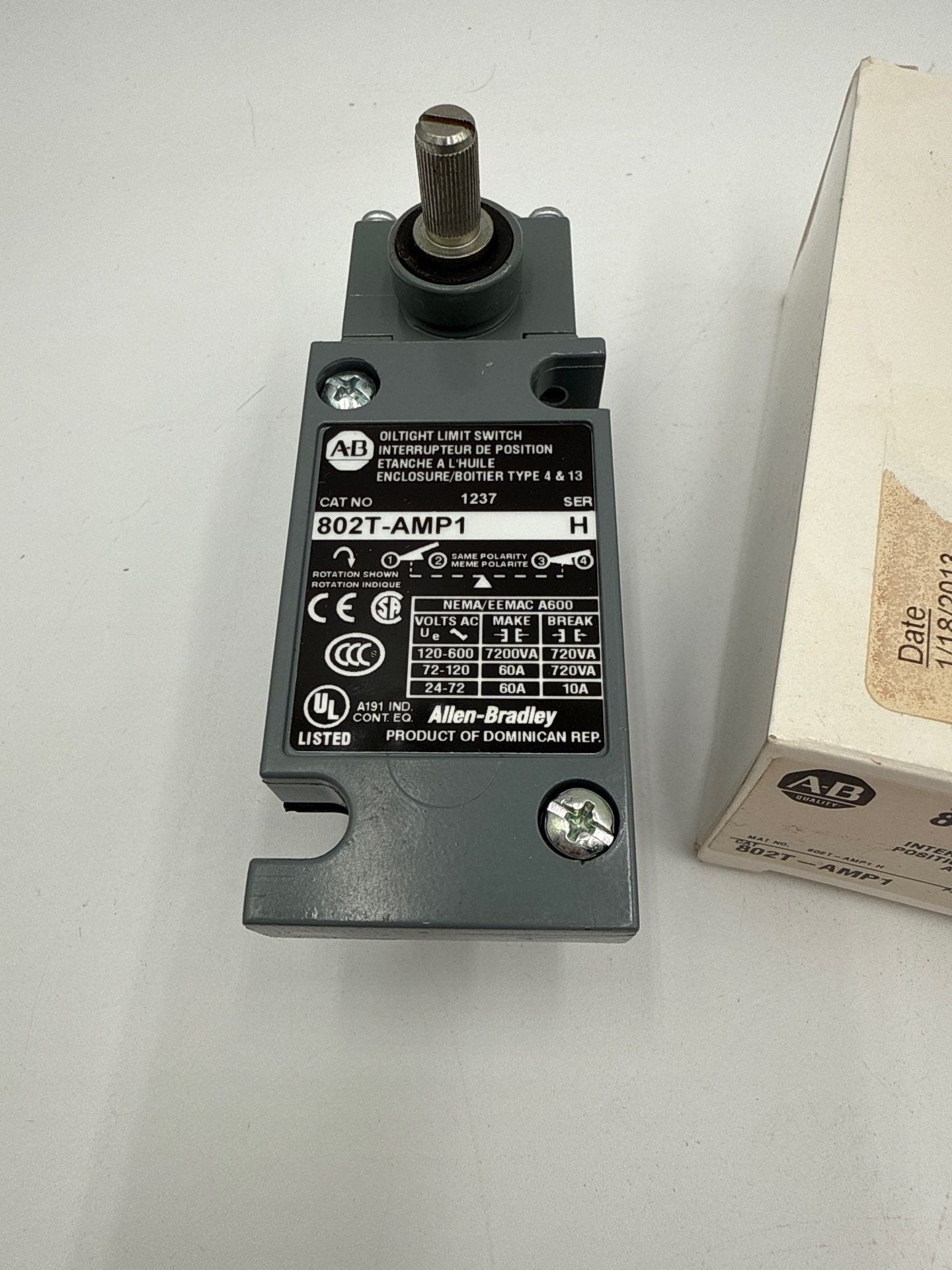 Allen Bradley 802T-AMP1 Limit Switch Oil Tight Plug In 600V Bulletin 802T New