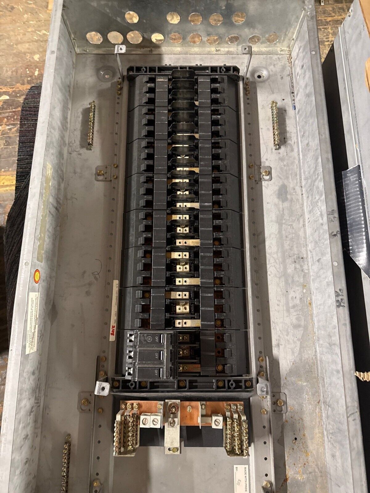 GE AQF3421ABX Panelboard 125A 208Y/120V 3PH 4W 42Space Main THQB32100 MCB Indoor P016 Used