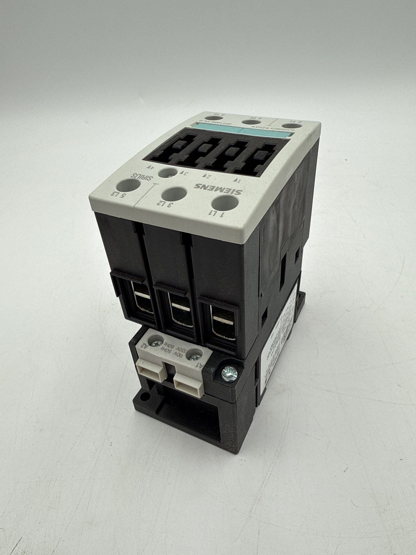 Siemens 3RT1034-1AK60 Contactor 32A 3P 600V 15kW Coil 110/120V New