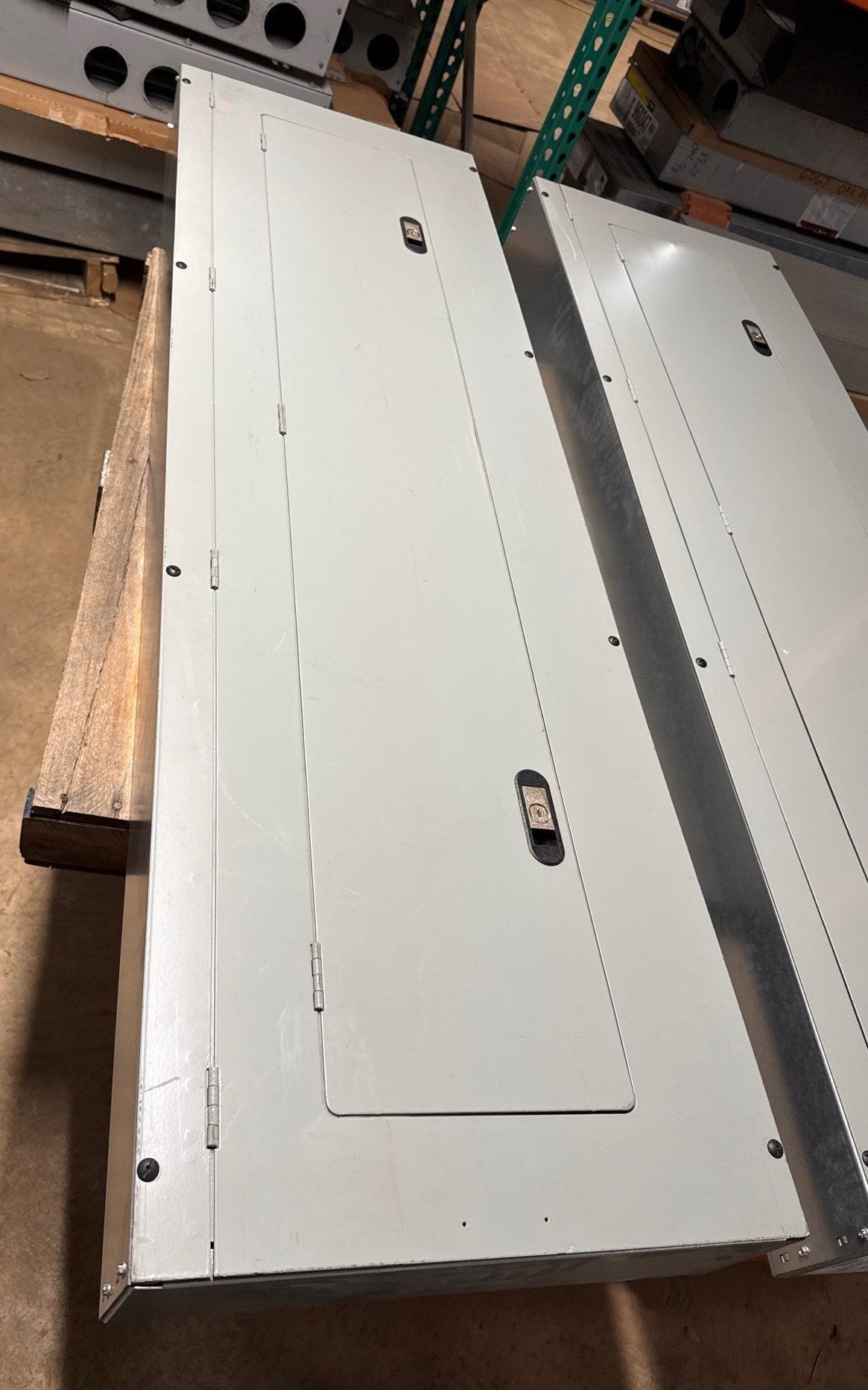 Siemens P1E42ML400ATST Panelboard 400A 480/277V 3PH 4W MLO Panel 400 Amp 42 Cir New