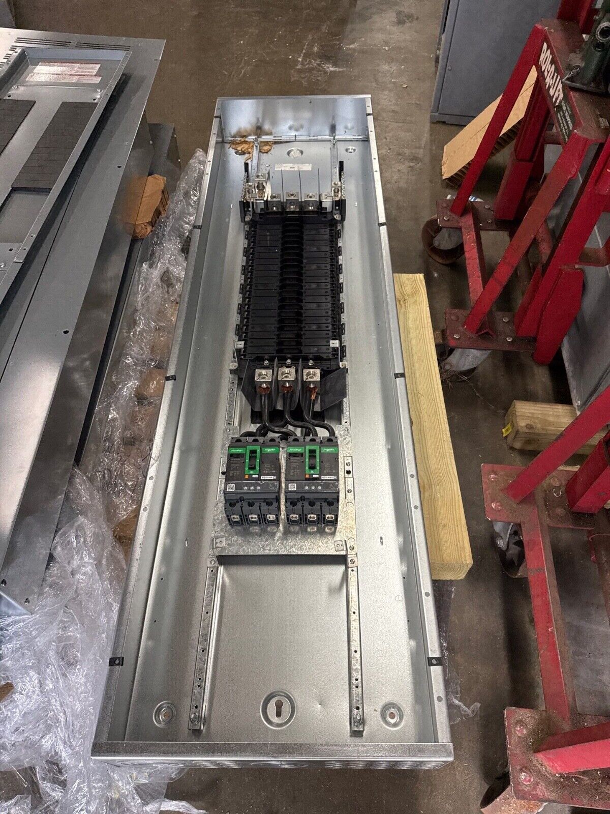 Square D NF Panelboard 400A 480Y/277V 3PH 4W 42 Cir Indoor Encl MLO HDL36150U33X P639 New