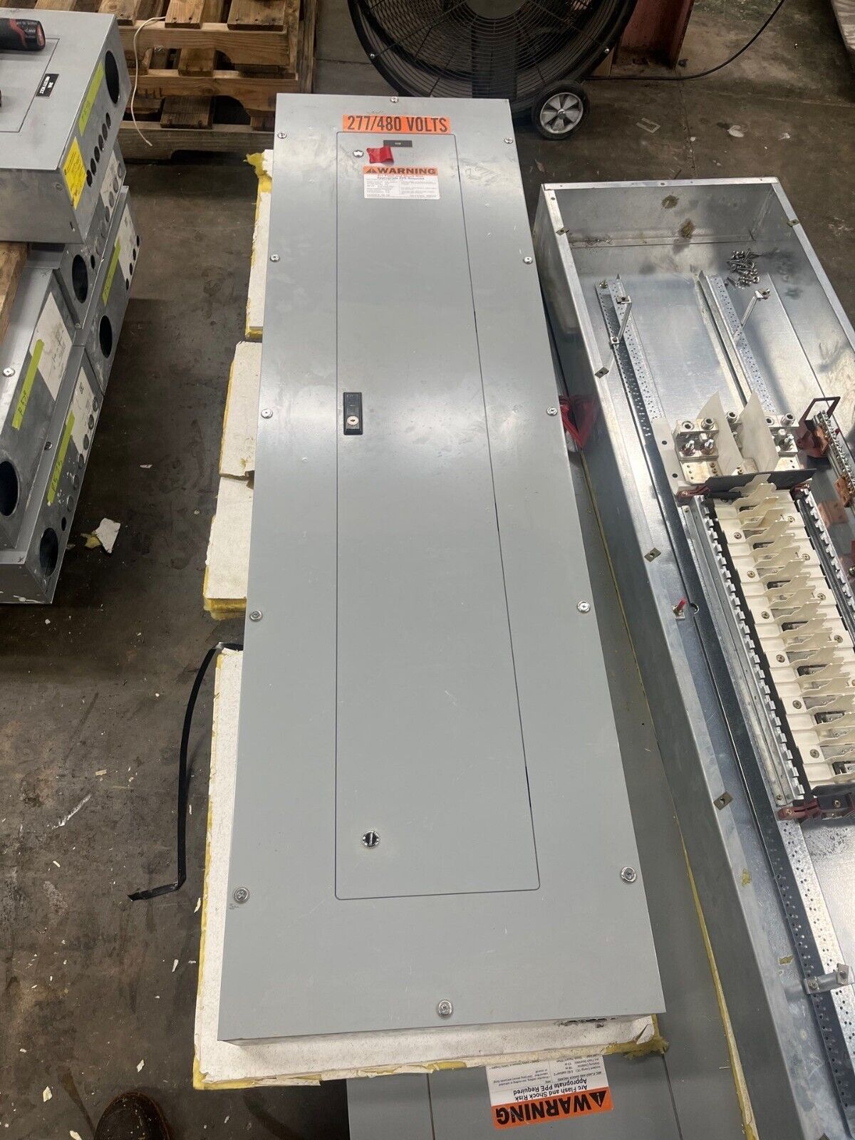 Cutler Hammer PRL2A Panelboard 400A 277/480V 3PH 4W Indoor Encl 42Cir FD3225 MLO P580 Used