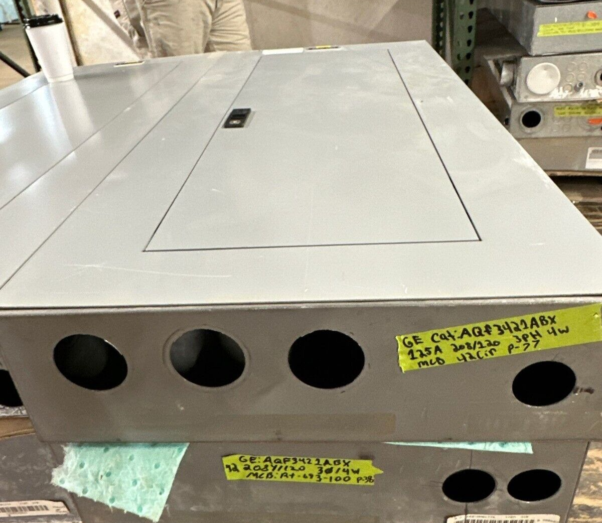 GE AQF3421MBX Panelboard 125A 208Y/120V 3PH 4W 42 CIR Indoor Encl MLO Main Lug P077 Used