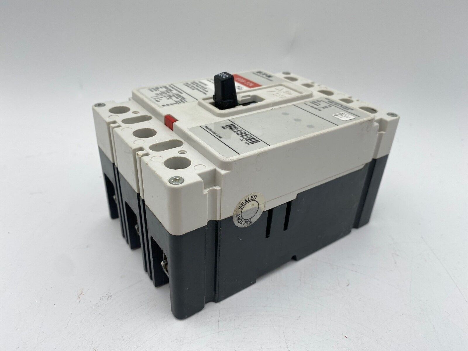 Eaton EDB3200BP10 Circuit Breaker 200A 3P 240V EDB 22k 200 Amp 3 Pole Used