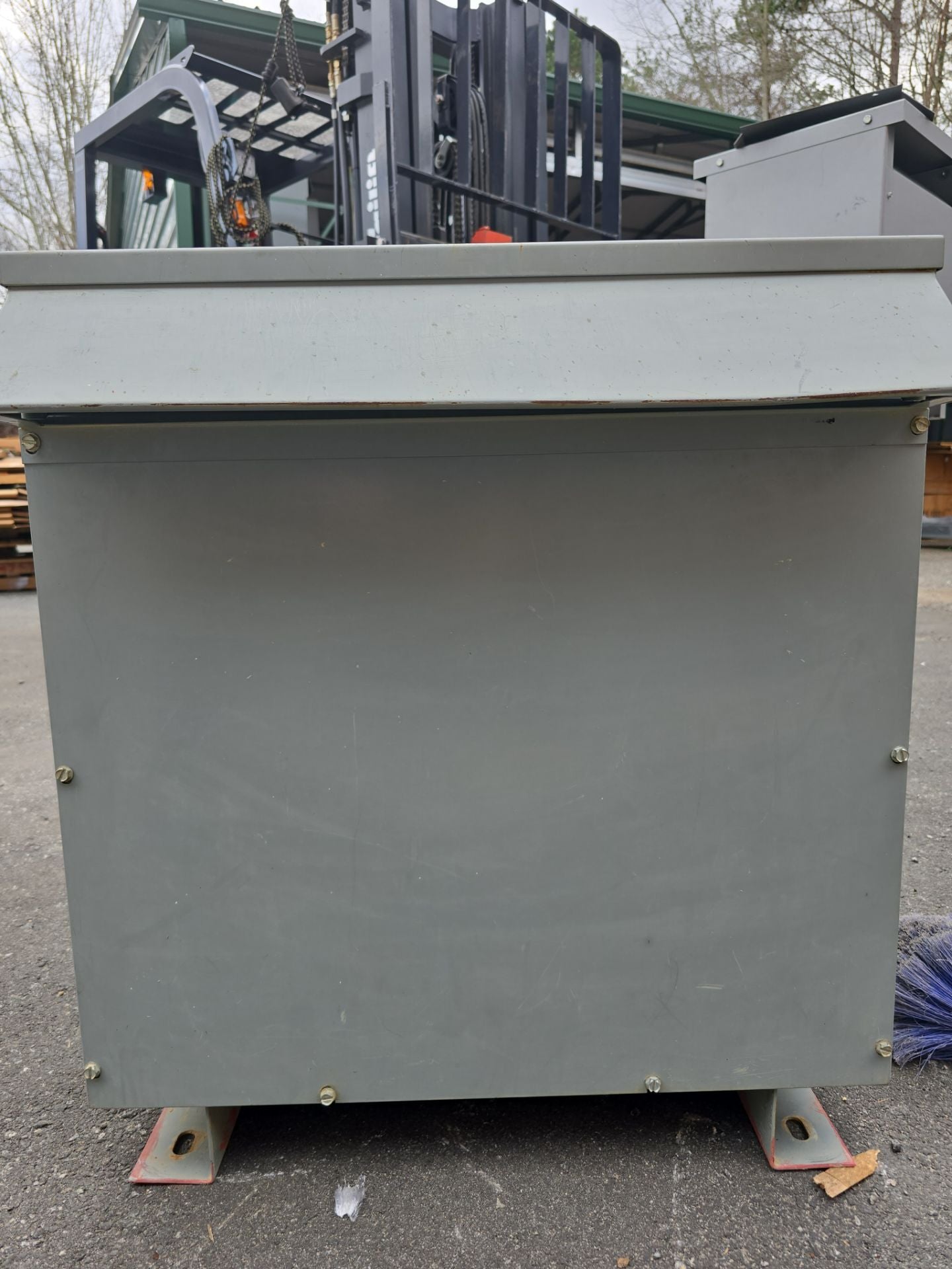 45KVA Siemens 3F3Y045TP1DS Transformer Pri 480V Sec 208/120V 3PH 3R Encl Used