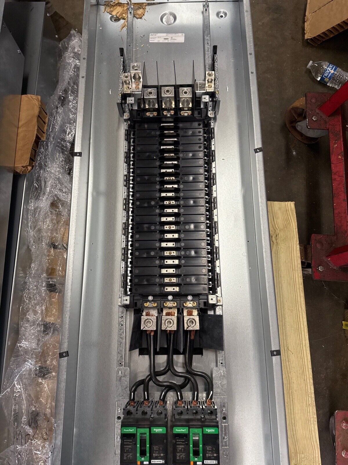 Square D NF Panelboard 400A 480Y/277V 3PH 4W 42 Cir Indoor Encl MLO HDL36150U33X P639 New