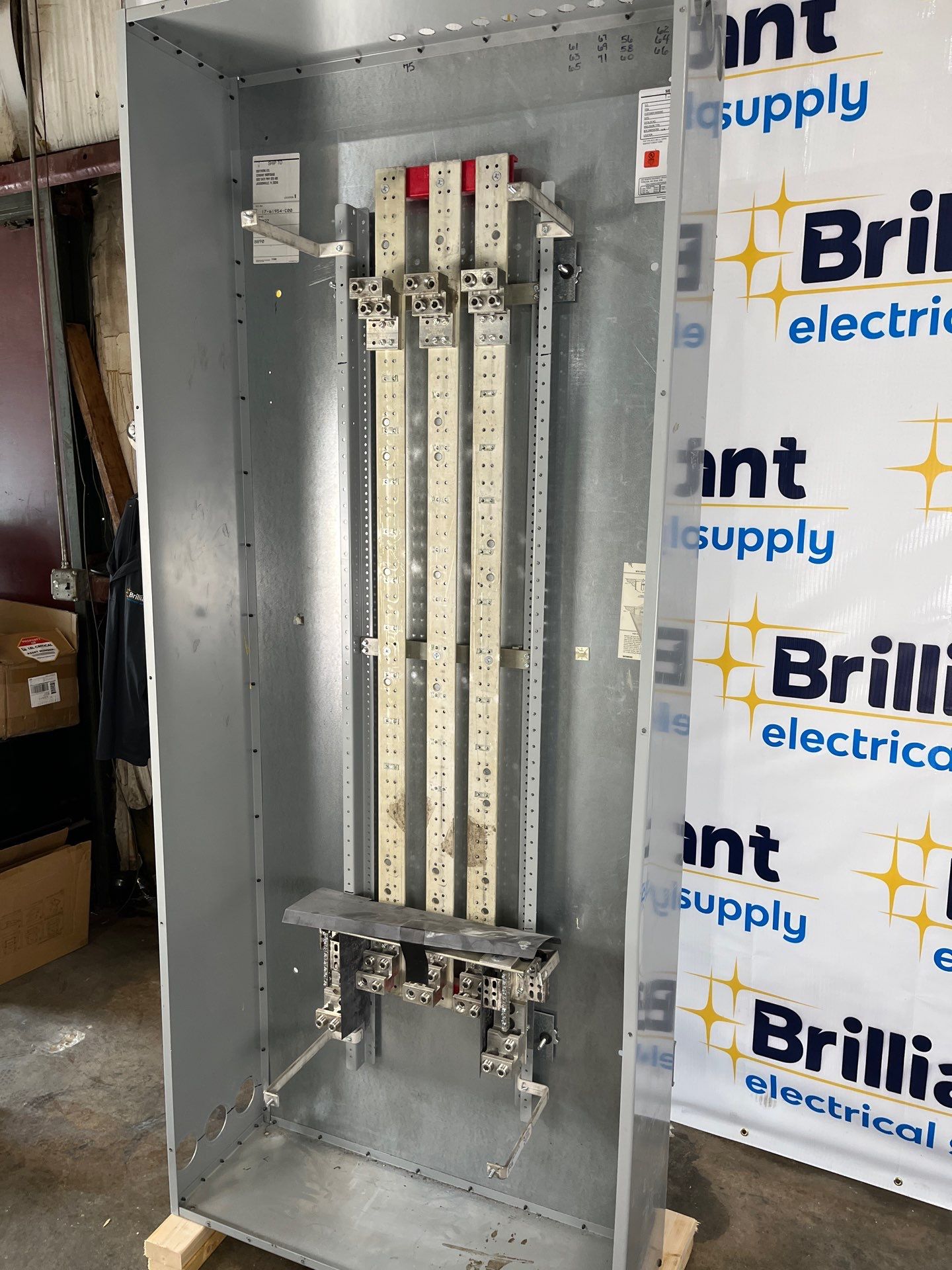 Siemens S5E90ML800ABS S5 Panelboard 800A 480/277V 3PH 4W MLO Indoor Encl B890 Box Used