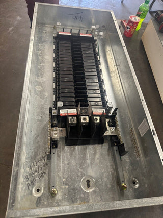 Square D NF Panelboard 250A 600V 3PH 4W 42 Cir Main Lug Panel Indoor Encl MLO P378 Used