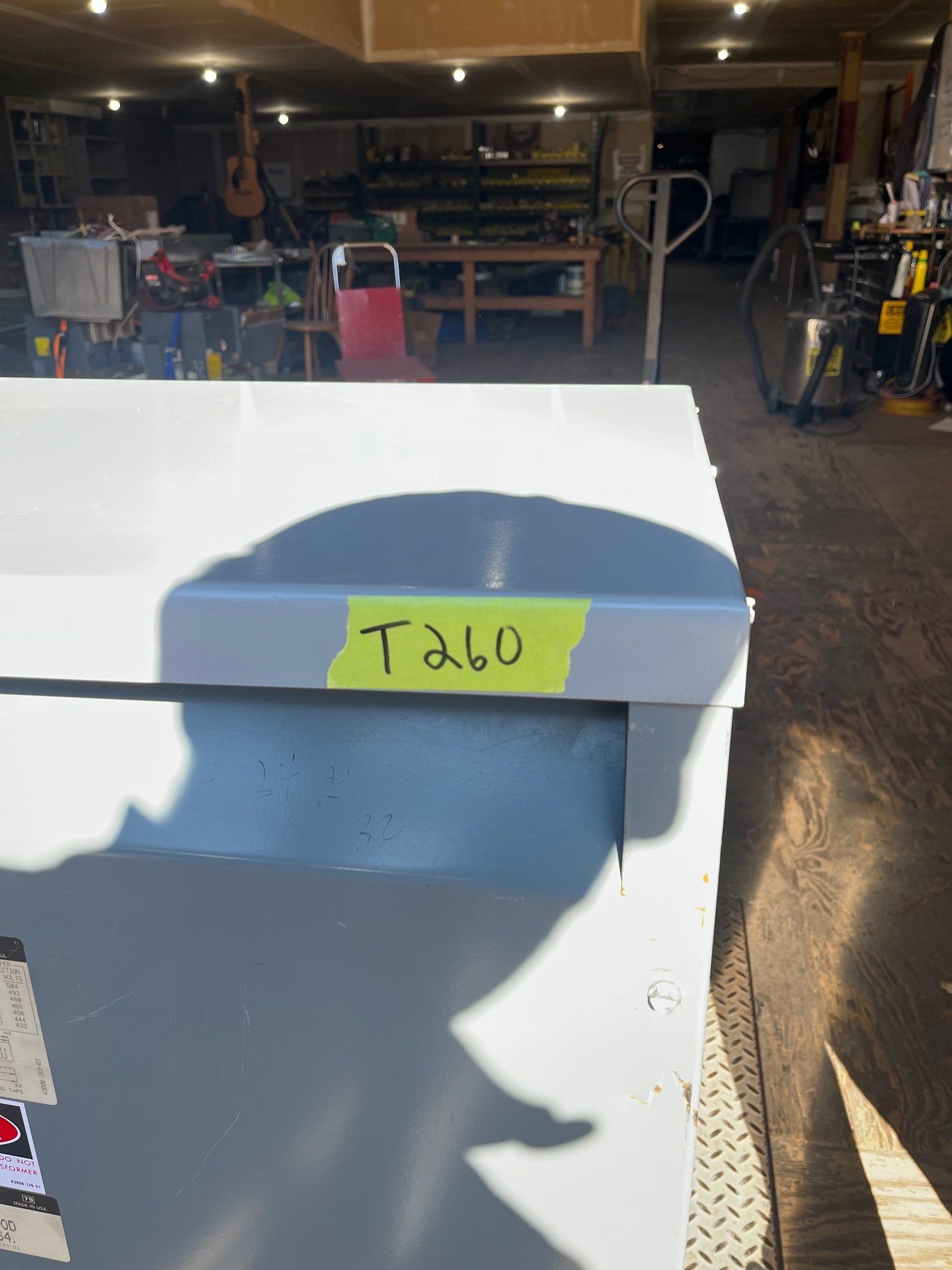 112.5 kVA Square D 112T3H Transformer Pri 480V Sec 208/120V 3PH Indoor Used