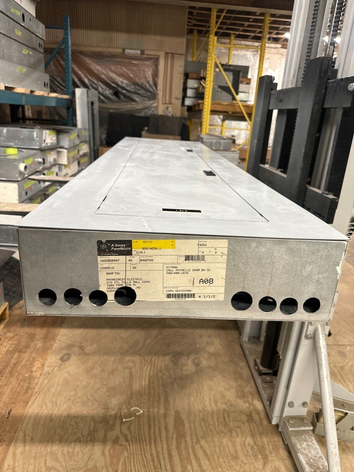 GE AQF3424CBX Panelboard 400A 208Y/120V 3PH 4W MCB Indoor Encl 42 Circuit 400Amp P312 Used