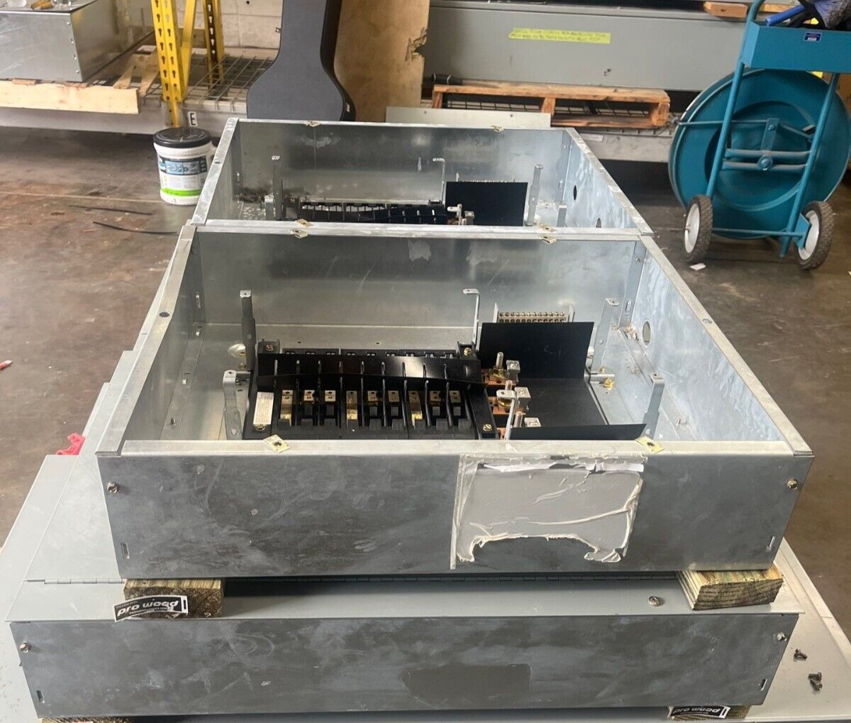 GE AEF3181MBX Panelboard 125A 480/277V 3PH 4W Indoor Encl MLO 125 Amp 18 Circuit P606 Used