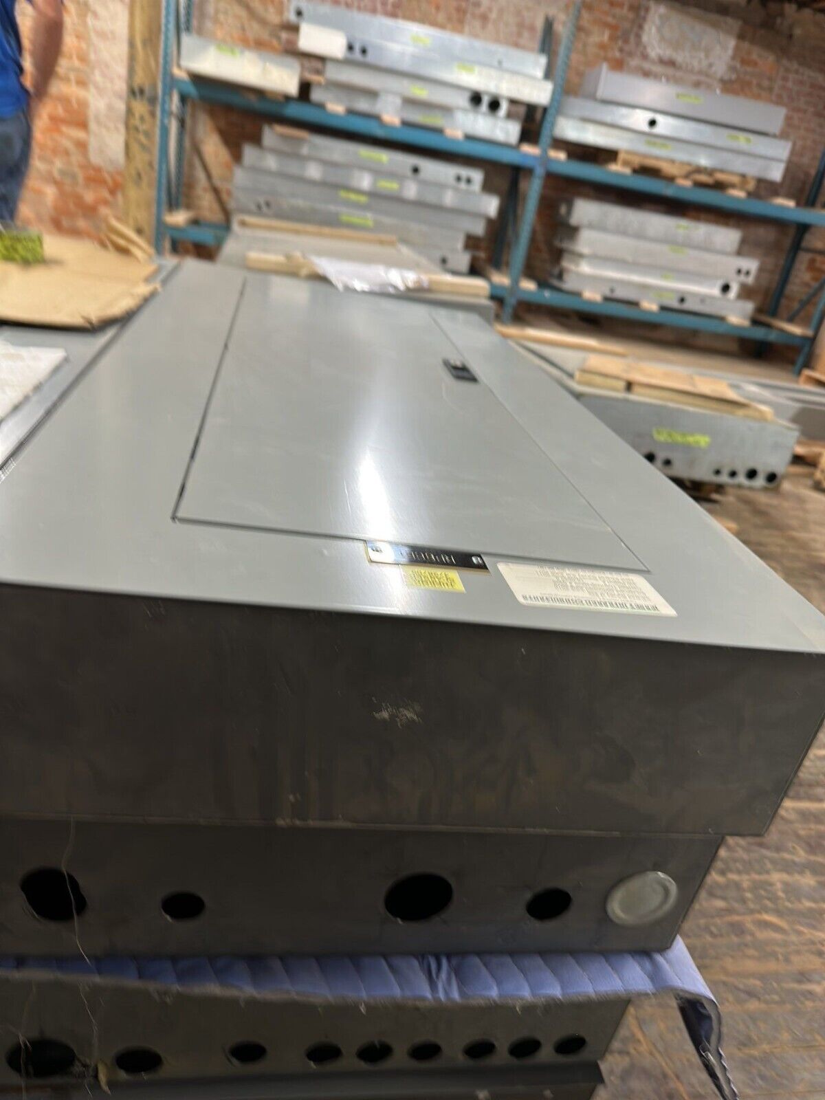 GE AQF3421ABX Panelboard 125A 208Y/120V 3PH 4W 42 CIR MCB THQB32100 Indoor Encl P012 Used