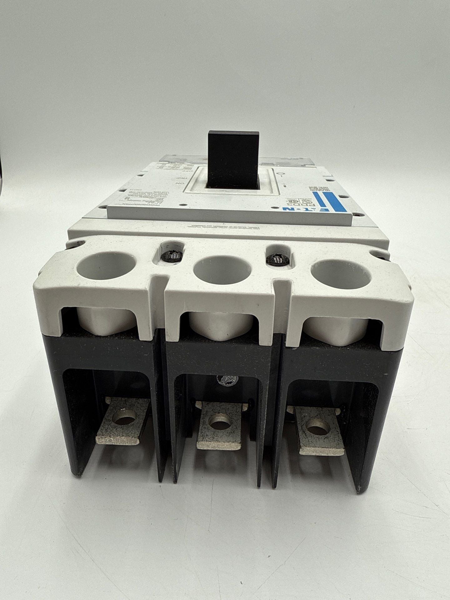 Eaton PDD33G0400TFAN Circuit Breaker 400A 3P 240V 65k PDD3 400 Amp 3 Pole New