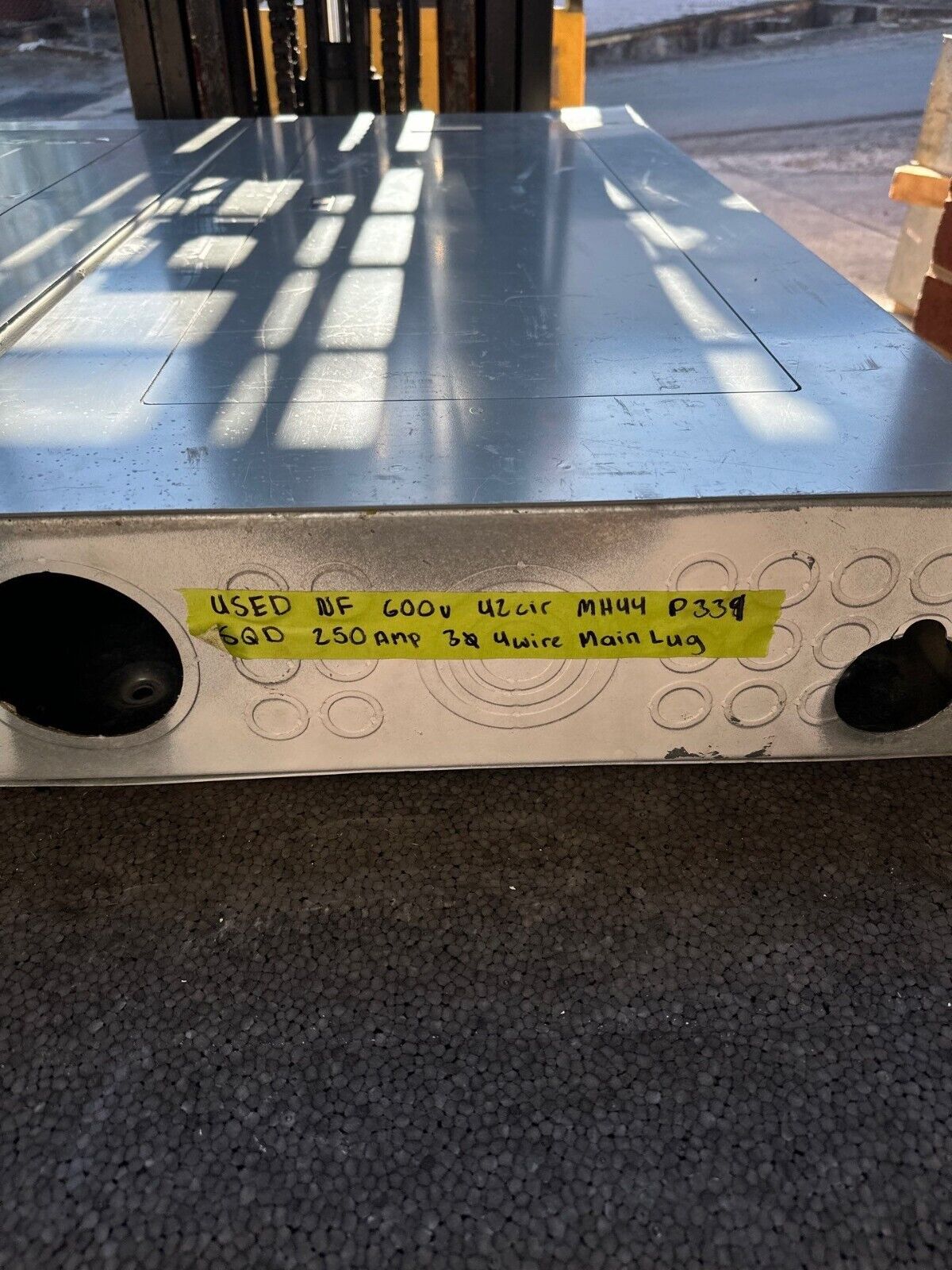 Square D NF Panelboard 250A 600Y/347V 3PH Main Lug MLO Indoor Encl 42 Circuit 4W P339 Used