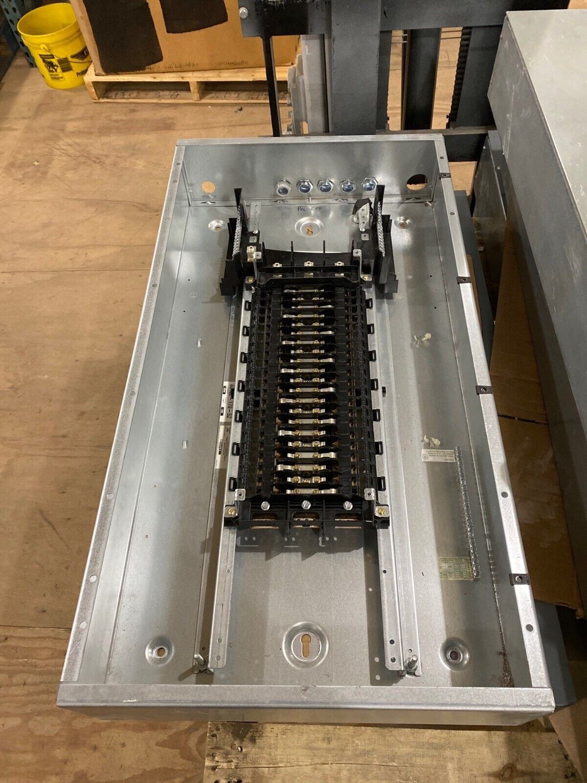 Square D NQ Panelboard 100A 208Y/120V 3PH 4W 42 Circuit Indoor Encl MLO MH38BE P650 Used