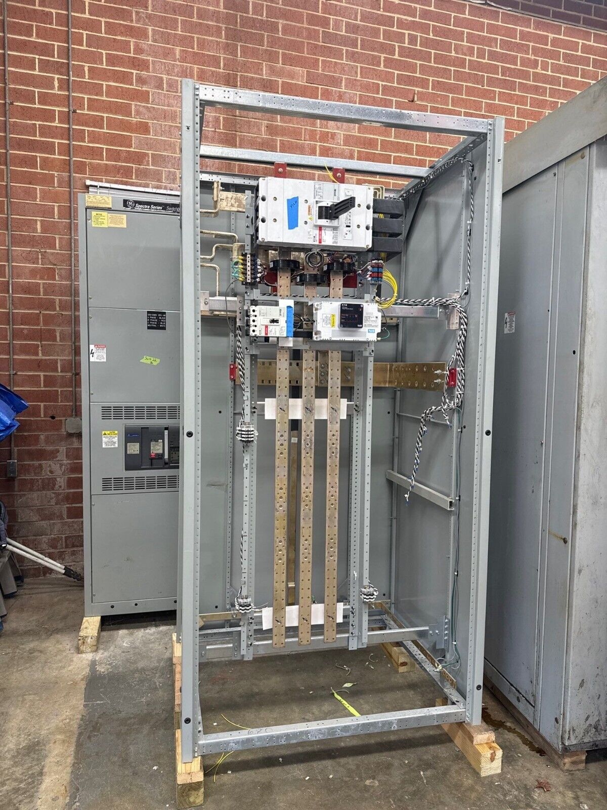 Eaton PRL-C Switchboard 1200A 208/120V 3PH Main Breaker GFI Arc Flash Reduction Used