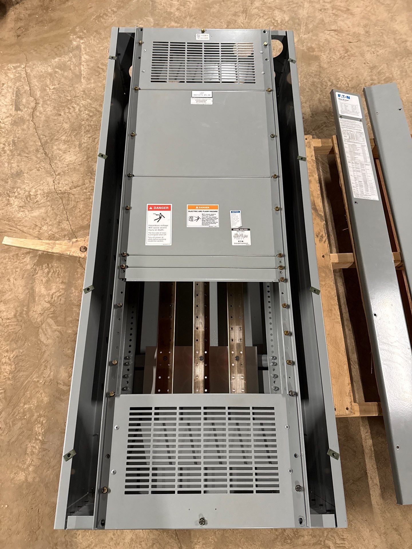 Eaton PRL4 Panelboard 600A 480/277V 3PH 4W MLO Panel 600 Amp 24 Space BX2457P Used