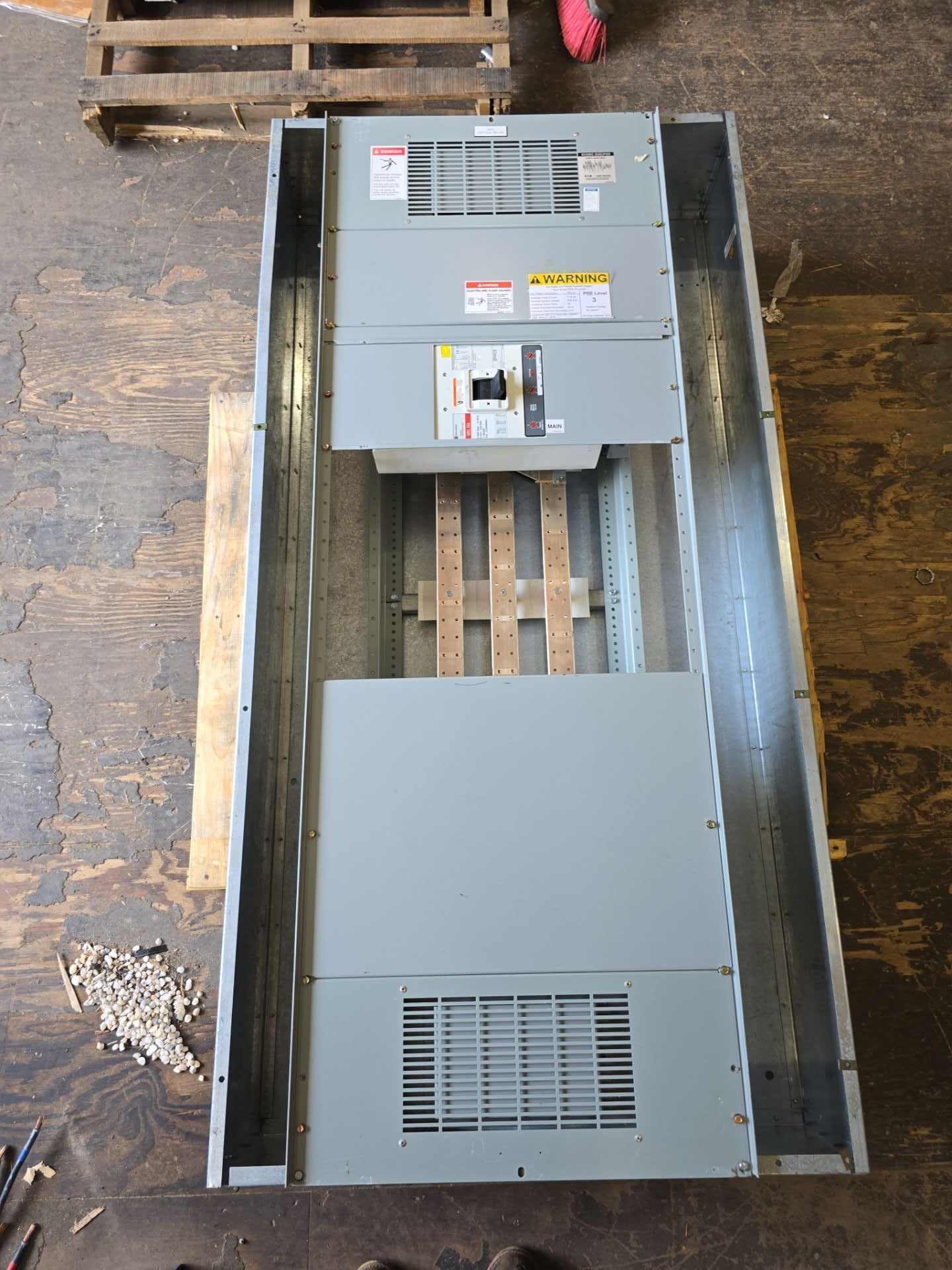 Eaton PRL4 Panelboard 800A 208/120V 3PH 4W MCB Main MDL3800 Indoor Encl BX3673 Used