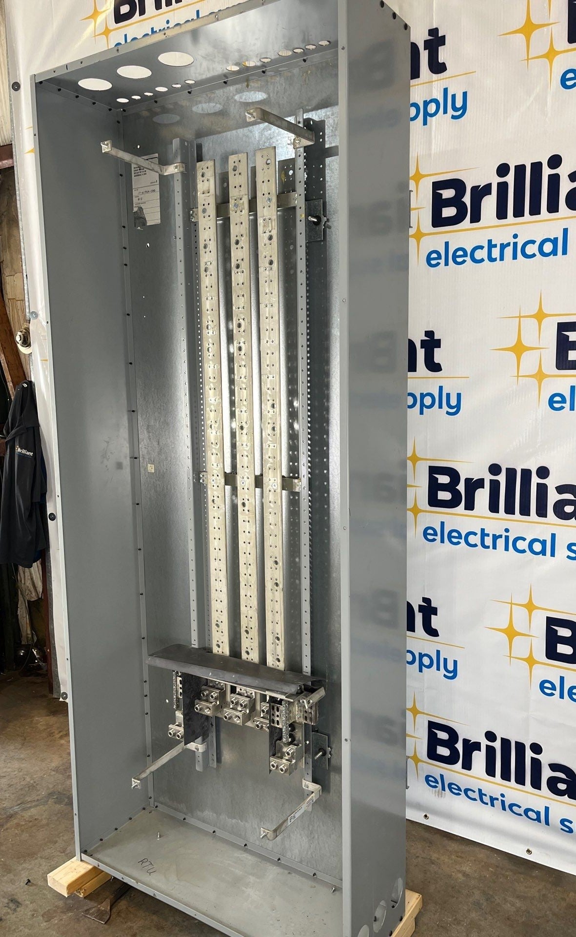 Siemens S5E90LM700ATS S5 Panelboard 800A 480/277V 3PH 4W MLO Indoor Encl B890 Box Used