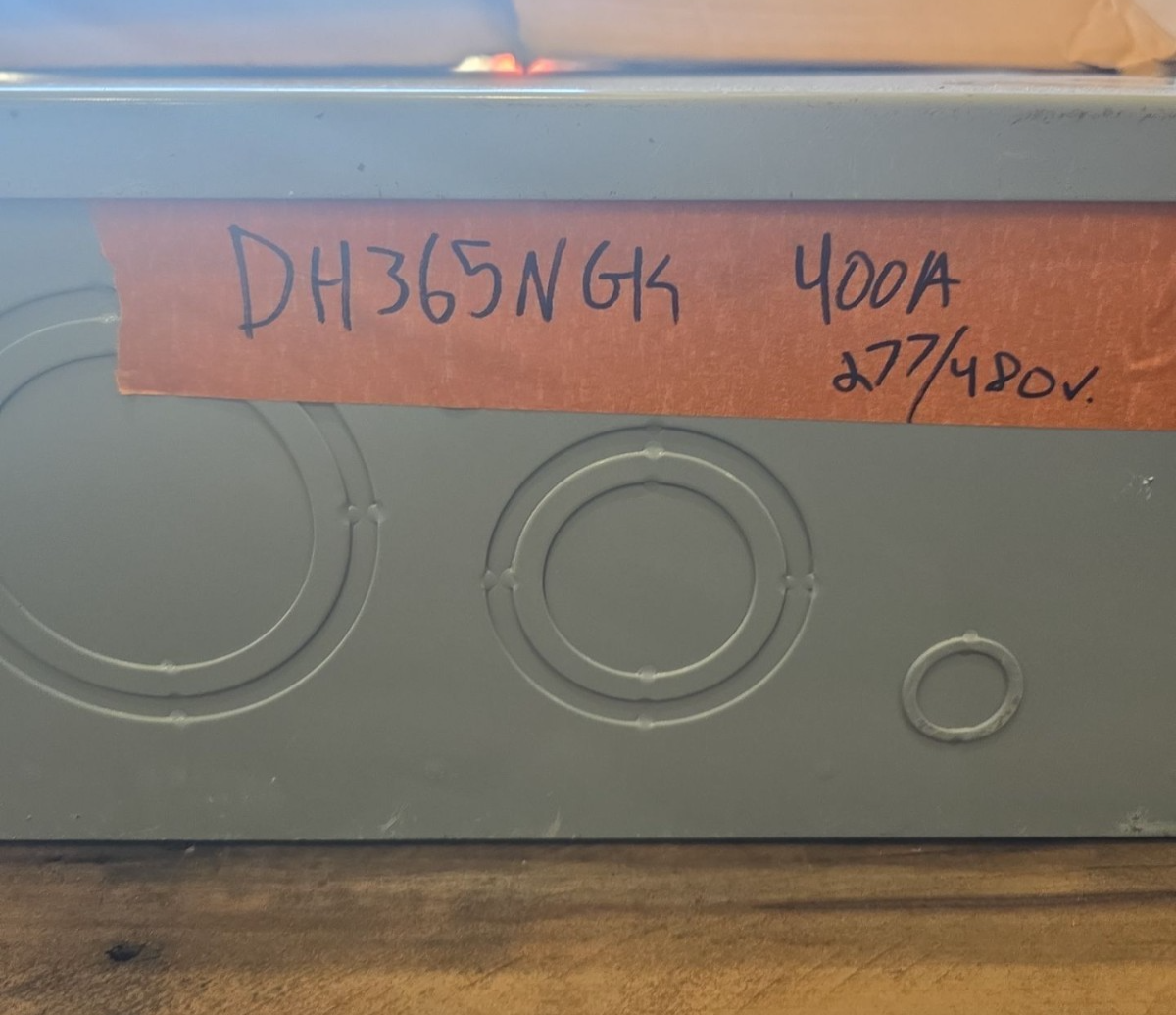 Eaton DH365NGK Safety Disconnect Switch 400A 3P 600V NEMA 1 Indoor 400 Amp Used