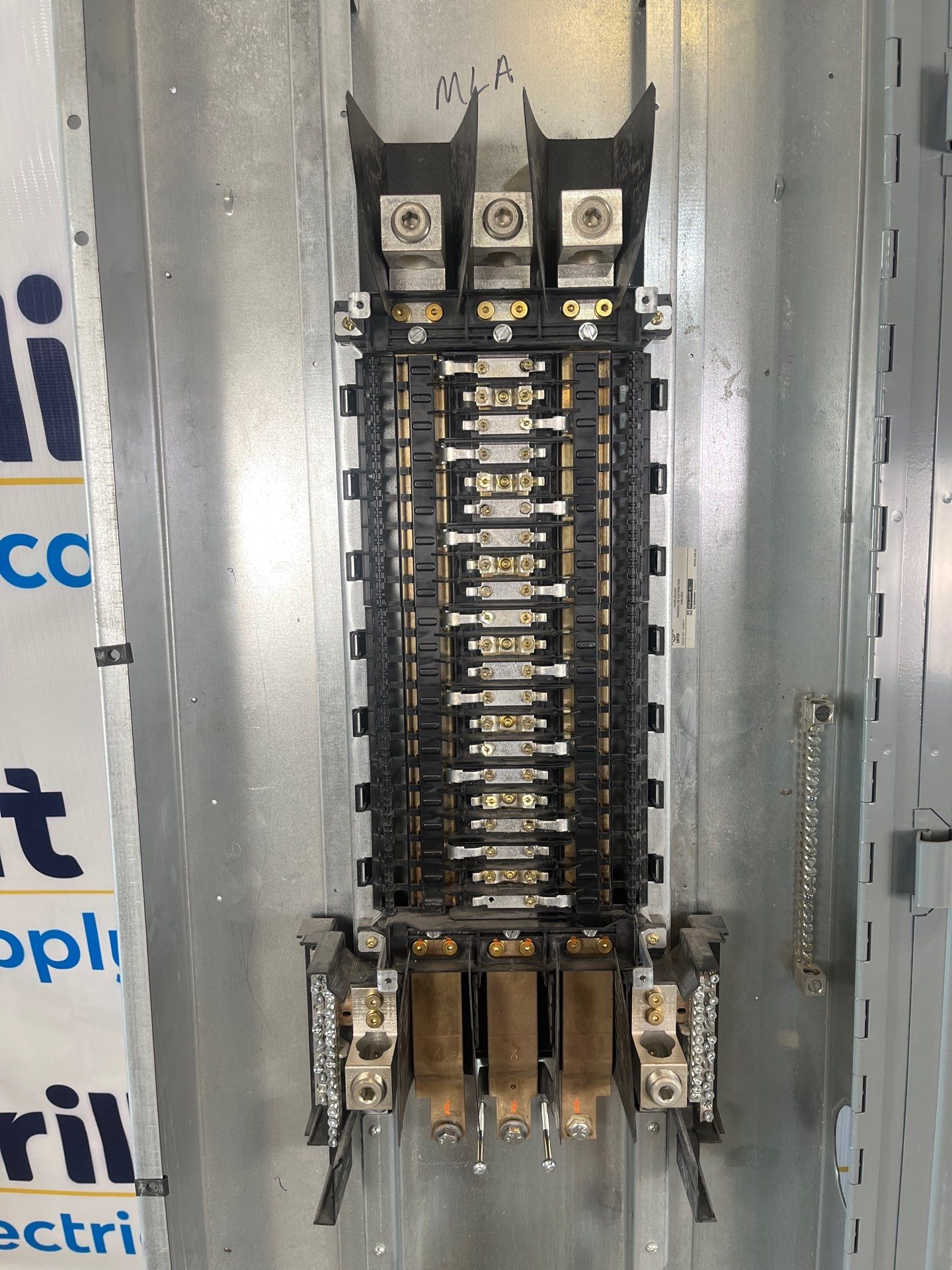 Square D NQ Panelboard 250A 208/120V 3PH 4W 42 Cir MCB Indoor Encl MH68 Used