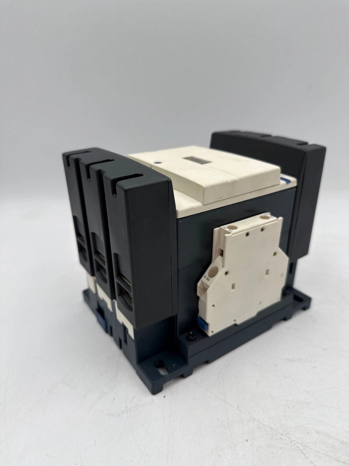 Telemecanique LC1D115 Contactor 160A 3P 600V 3PH 100HP Coil 120V LC1D115G6 Used