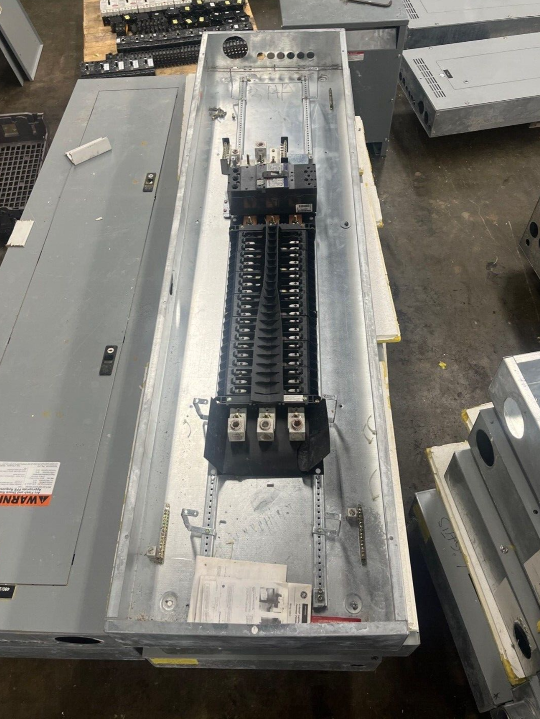 GE AEF3424MBX Panelboard 400A 480/277V 3PH 4W Indoor Encl 42Cir MLO SFHA36AT0250 P573 Used