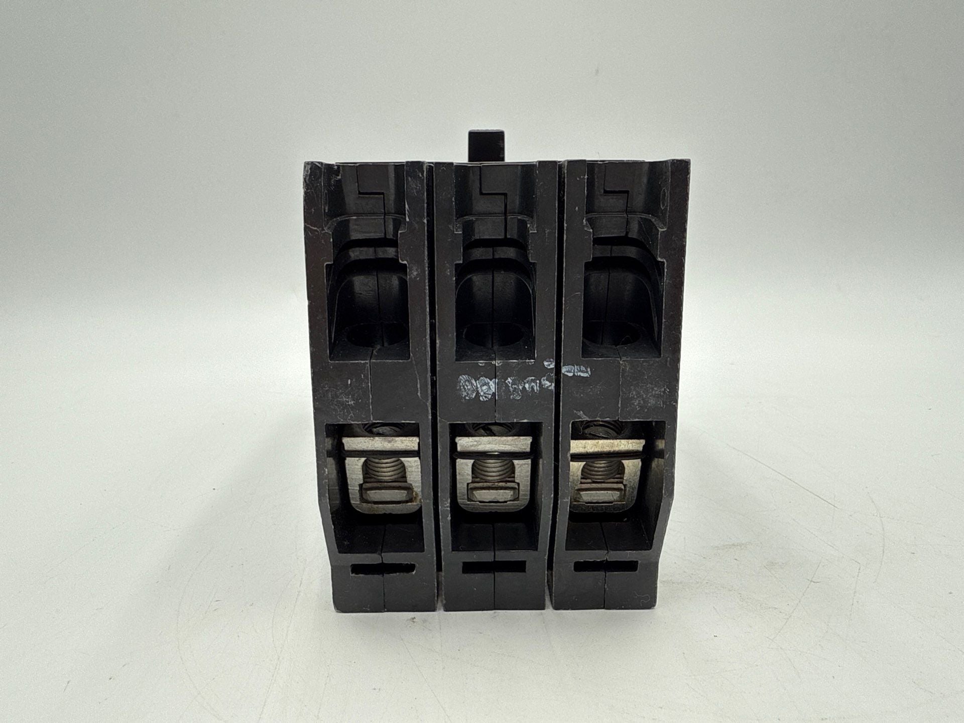 Siemens HHED63B030 Circuit Breaker 30A 3P 600V HHED Bolt On 30 Amp 3 Pole Used