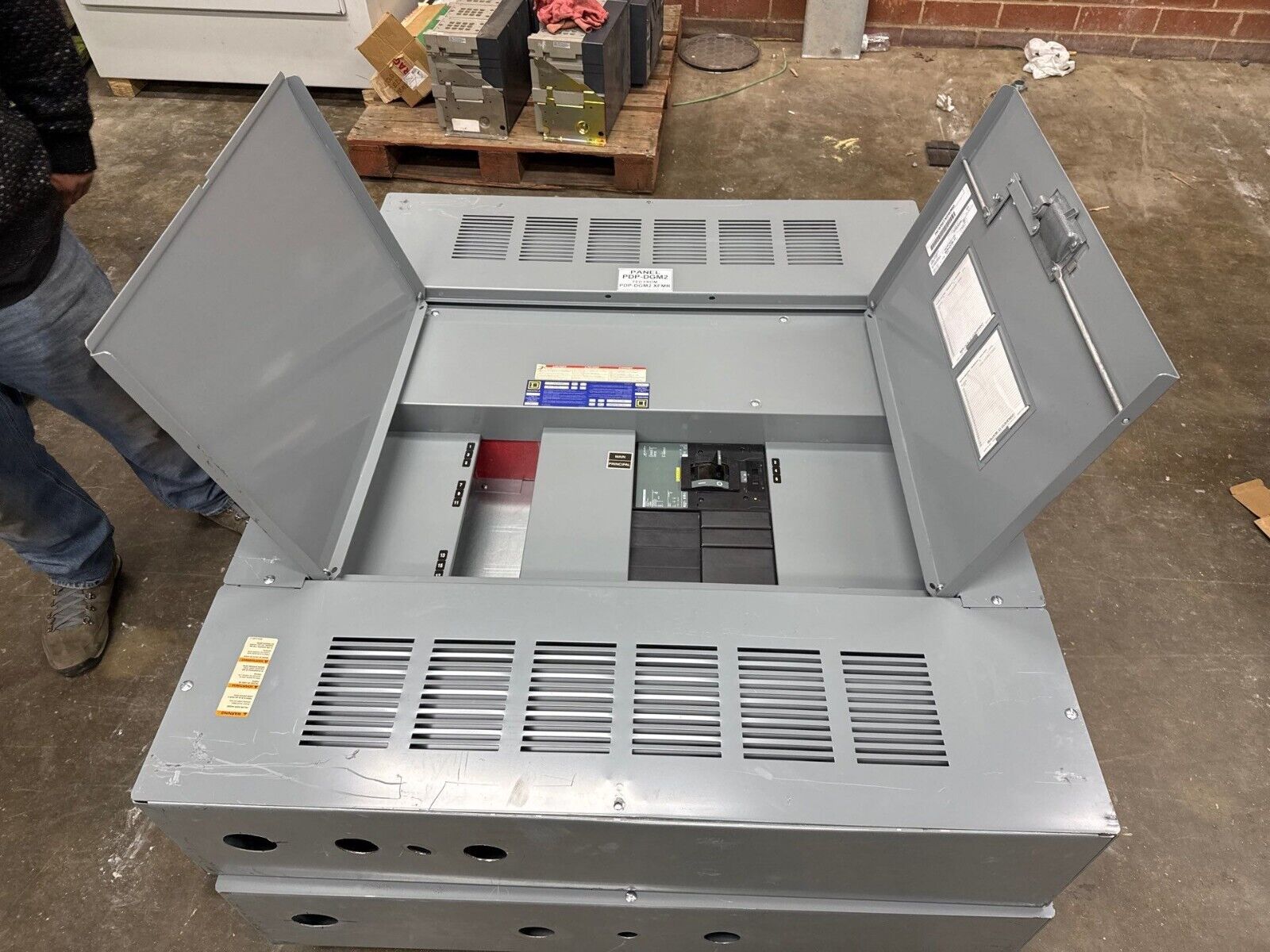 Square D HCP I-Line Panelboard 300A 208/120V 3PH 4W 18 Circuit Indoor Encl MCB P441 Used