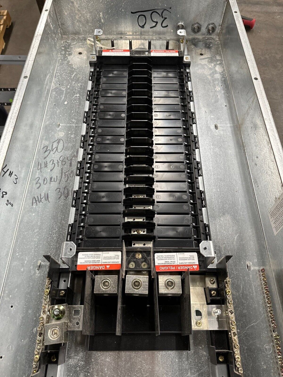 Square D NF Panelboard 250A 600Y/347V 3PH 4W 42 Circuit Indoor Encl MLO Main Lug P353 Used