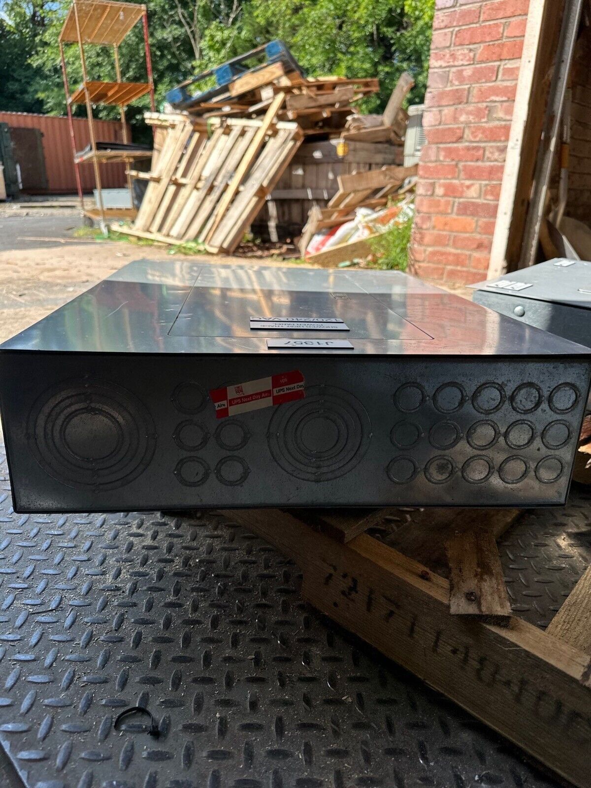 Square D NQOD20M100CU Panelboard 100A 240V 1PH 3W Indoor Encl 20 Circuit MCB P528 Used