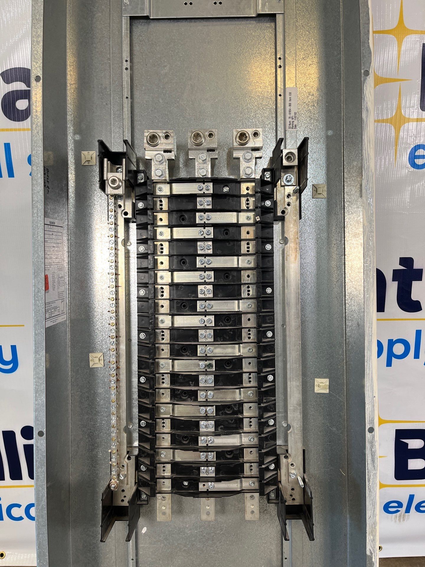 Siemens P1C42ML400ATF P1 Panelboard 400A 208/120V 3PH 4W 42 Cir MLO Indoor Encl B68 Box Used
