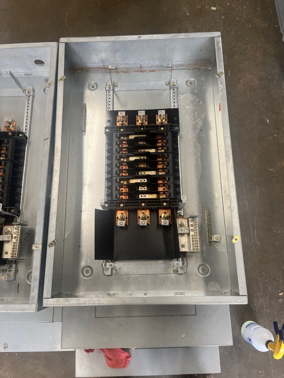 GE AEF3181MTX Panelboard 125A 480/277V 3PH 4W Indoor Encl MLO 125 Amp 18 Circuit P604 Used